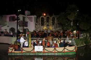 Ford Holiday River Parade